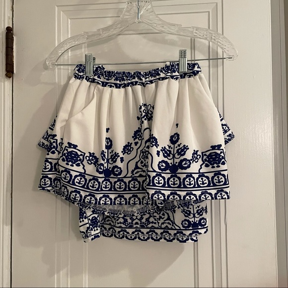 Blue and white set, short sleeve crop and shorts - Picture 3 of 3